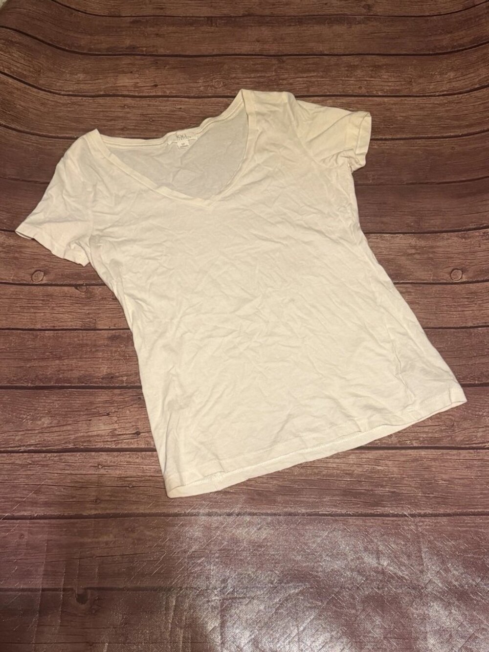 Women’s XXI Essentials Off White V-Neck Shirt Small